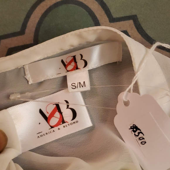 A&B Top With Multi-Coloured Pom Pom Size S/M - Picture 7 of 8